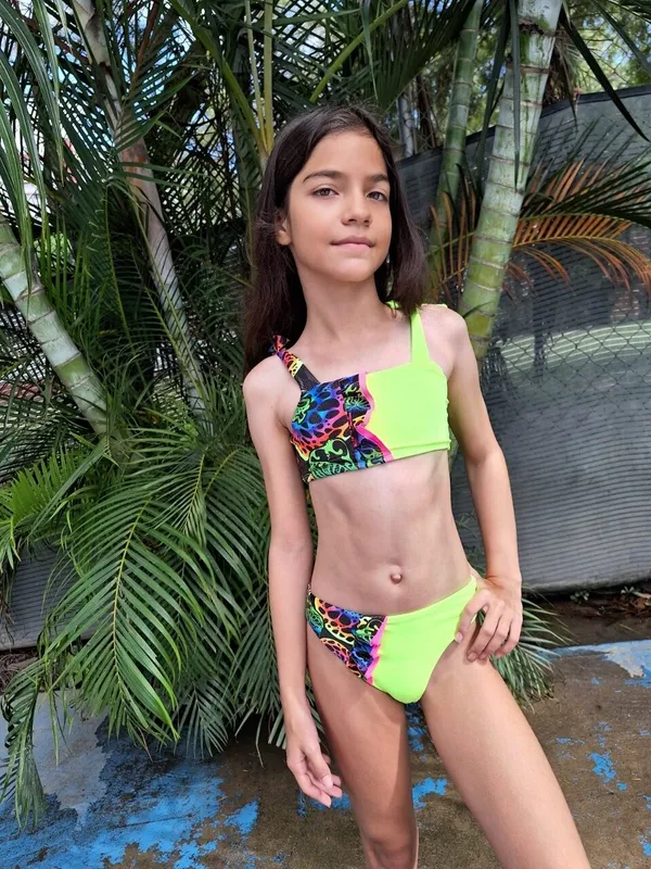 Bikini juvenil con faralado en top y panty
